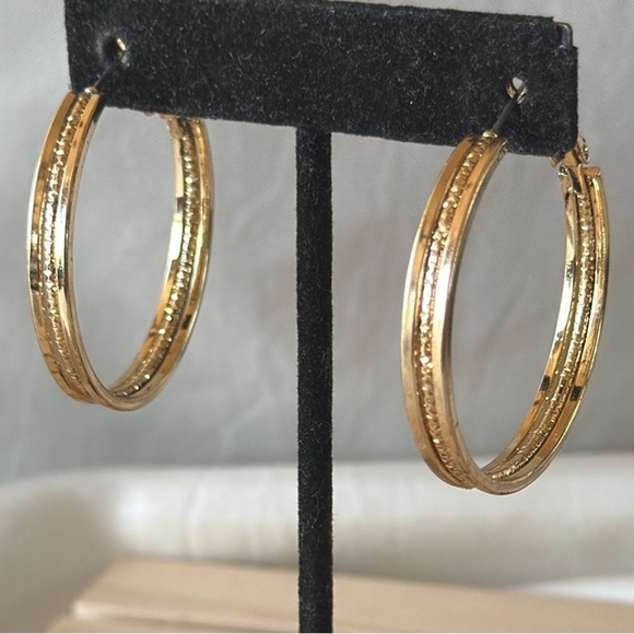 Multi-Band Textured Hoop Earrings Elegant Classic Timeless Gold Tone Hoops - Picture 7 of 14